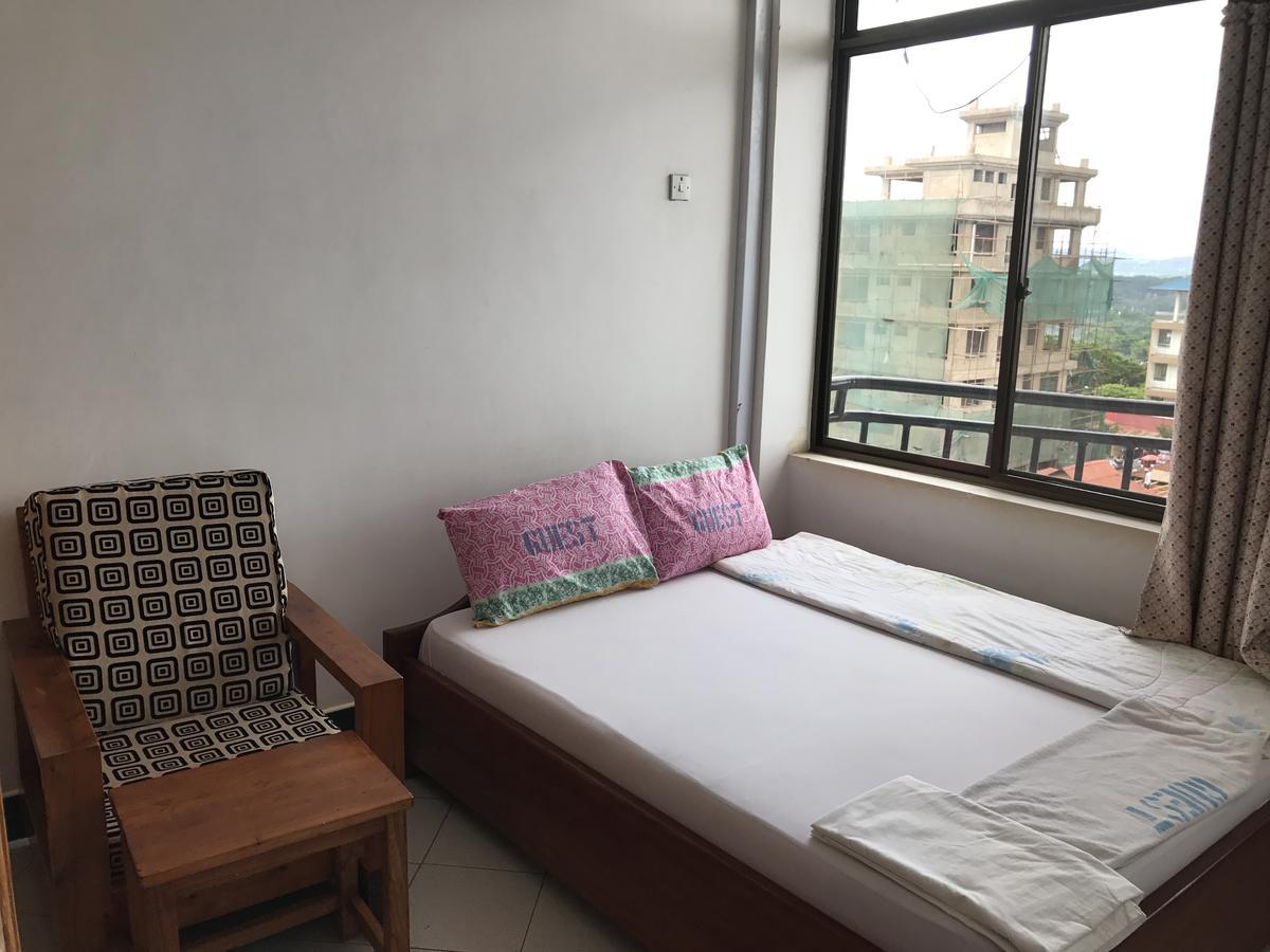 Hotel Dreamstone Moshi Habitación foto